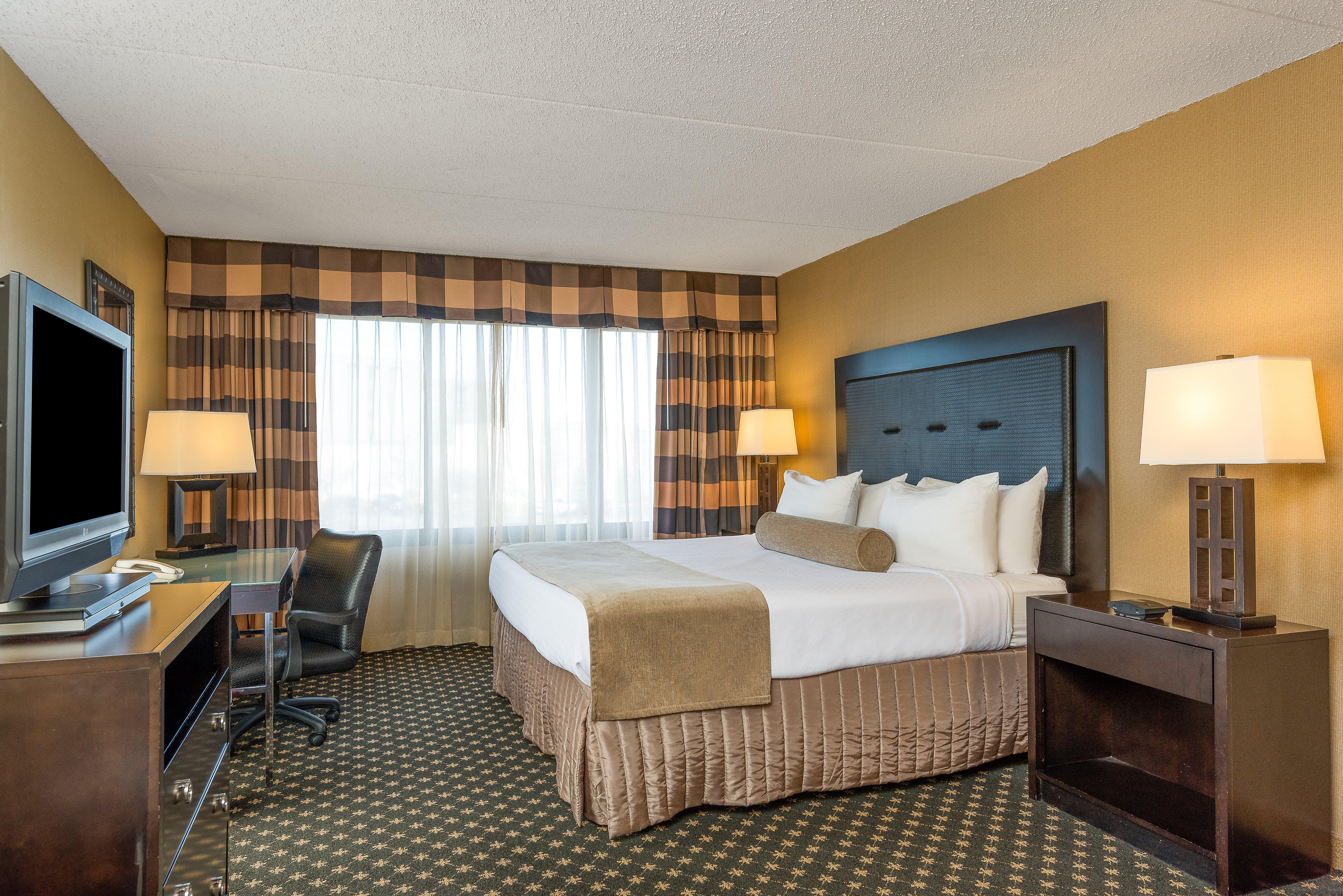Crowne Plaza Indianapolis-Airport By Ihg Hotel Exterior photo