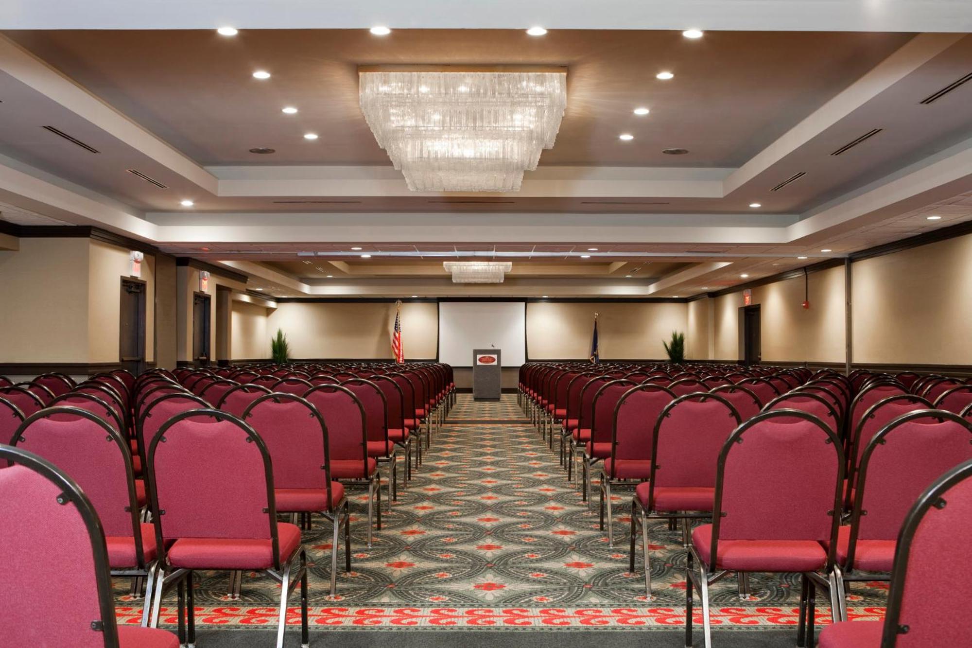 Crowne Plaza Indianapolis-Airport By Ihg Hotel Exterior photo